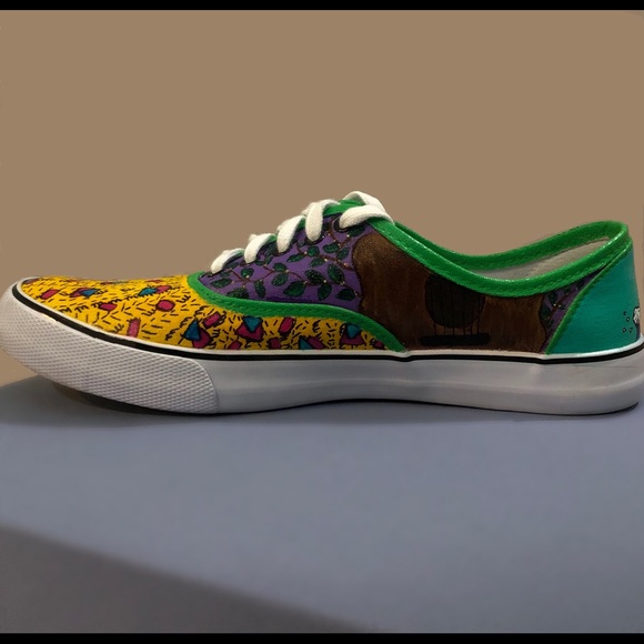 Custom painted shoes - Picture 4 of 6